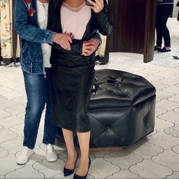 🖤🔥MARCIANO Genuine Leather Pencil Skirt 🔥🖤 - Picture 2 of 3